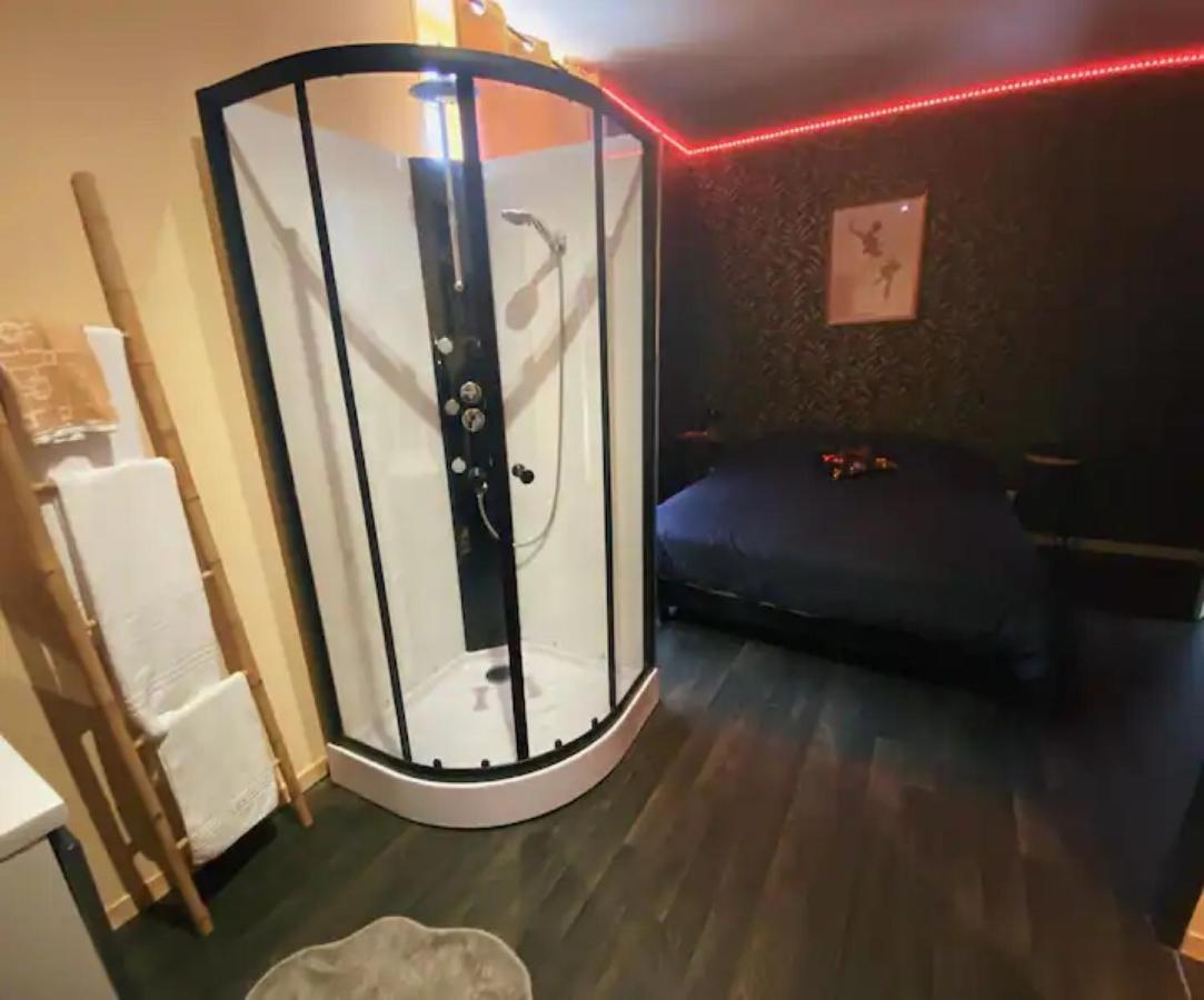 Chambres D'Hote Au Chapeau Claque Cabaret Gueugnon Exterior foto